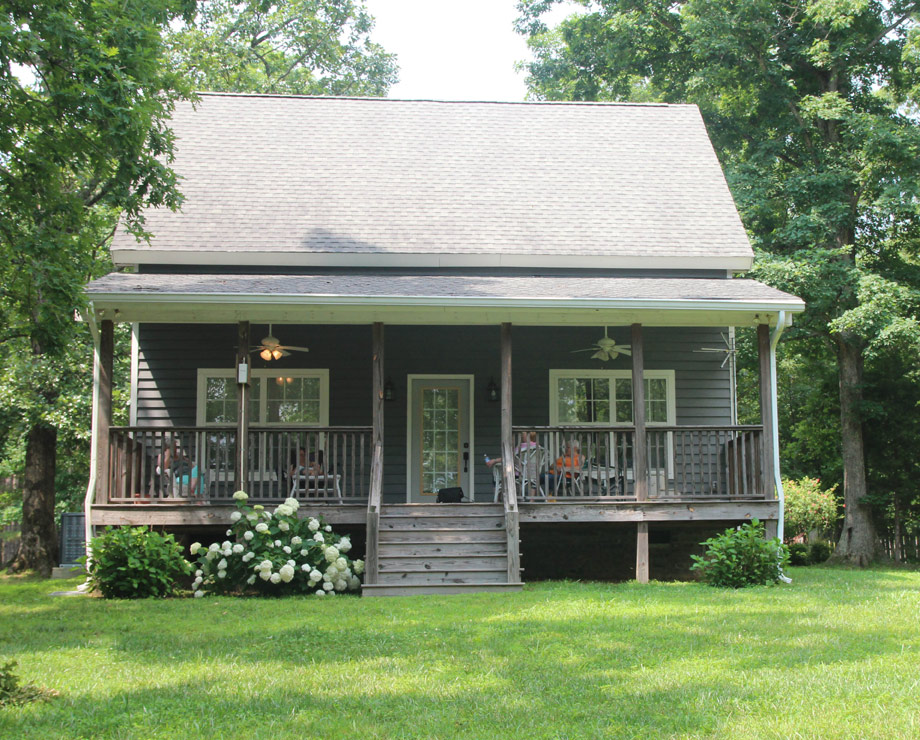 secluded log cabin in nashville tennessee